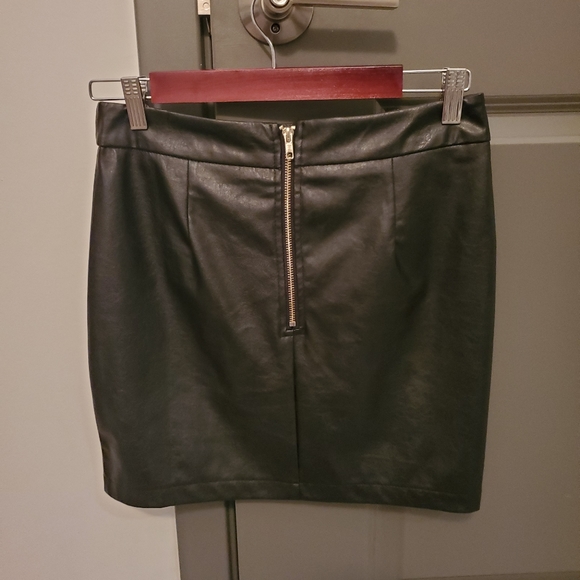 Faux leather skirt - Picture 4 of 4